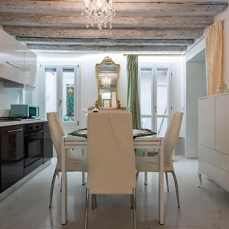 Loving In Venice, 5 Stars