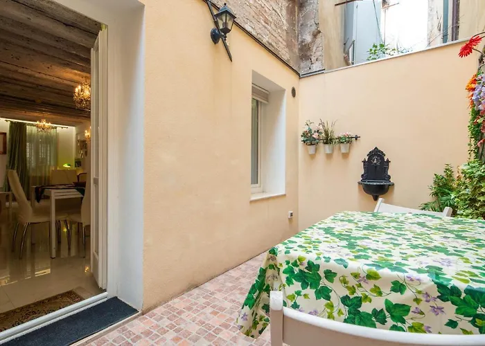 Loving In Venice, 5 Stars 베니스