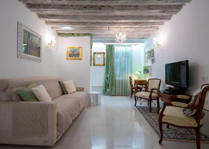 Loving In Venice, 5 Stars 아파트