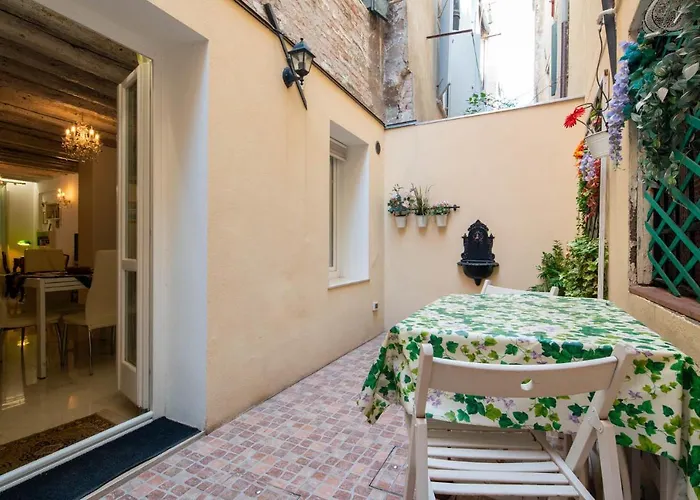 Loving In Venice, 5 Stars 아파트 *