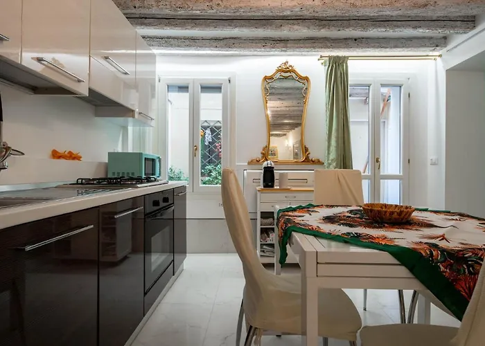 Loving In Venice, 5 Stars