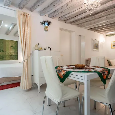 Loving In Venice, 5 Stars Velence