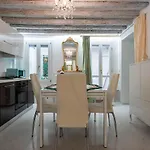 Loving In Venice, 5 Stars
