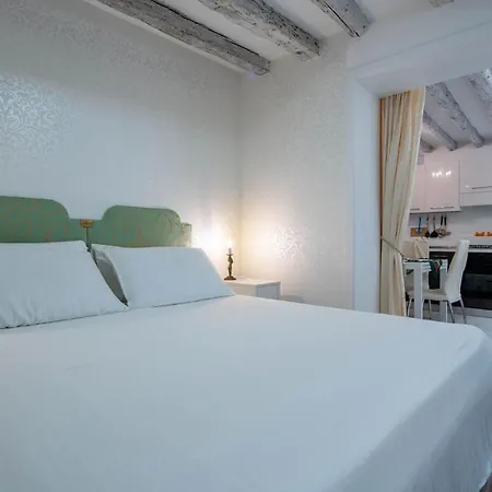 Loving In Venice, 5 Stars * Venedik