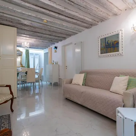 Loving In Venice, 5 Stars شقة *